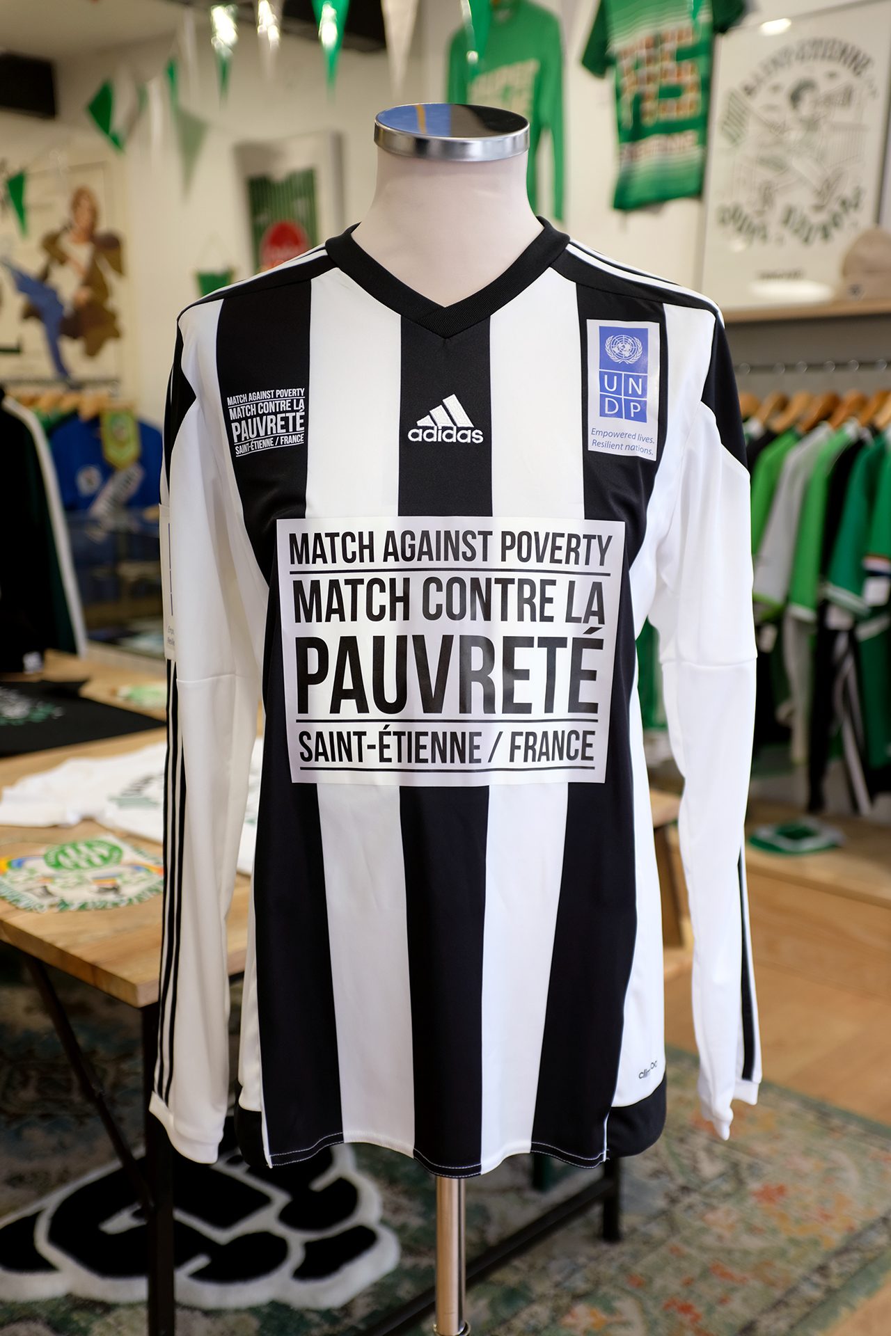 maillot zidane match contre la pauvreté